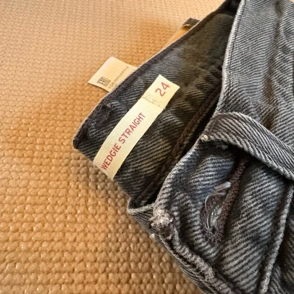 Levi’s Wedgie Straight - Picture 2 of 4